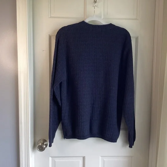 Bill Blass Men’s Navy Three Button Sweater.  Size M. - Picture 2 of 7